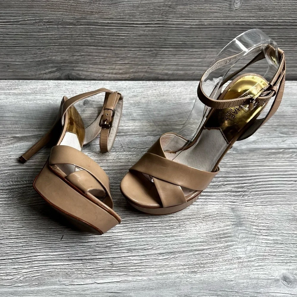 Michael Kors Gideon leather taupe beige platform strappy sandal heels size 7.5